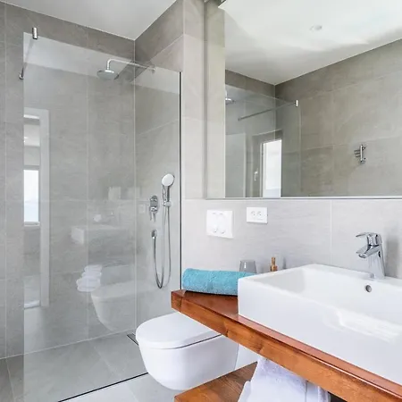 Seaview Mila With 4 En-suite Bedrooms, Private Pool, Finnish Sauna, Treadmill, Sandy 250m Duće