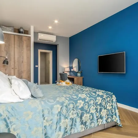 Seaview Mila With 4 En-suite Bedrooms, Private Pool, Finnish Sauna, Treadmill, Sandy 250m Duće